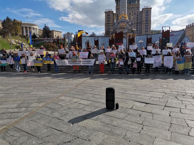 Рідні військових вийшли сьогодні на Майдан із мирною акцією, спрямованою на встановлення чітких термінів служби на законодавчому рівні