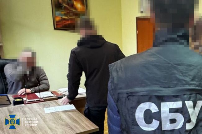 СБУ та Нацполіція ліквідували ще 6 «схем для ухилянтів»: серед фігурантів – лікар з паспортом рф та бойовою гранатою