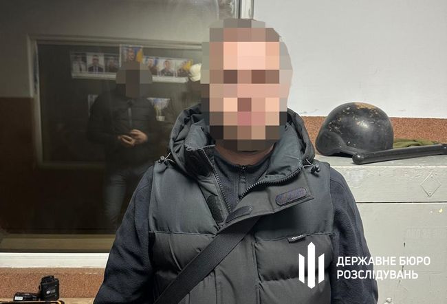 ДБР викрило київського правоохоронця, який переправляв до Угорщини чоловіків призовного віку