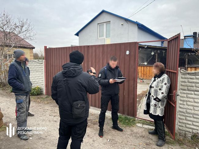 На Дніпропетровщині ДБР викрило командира військової частини, який примушував підлеглих будувати будинки для близьких родичів