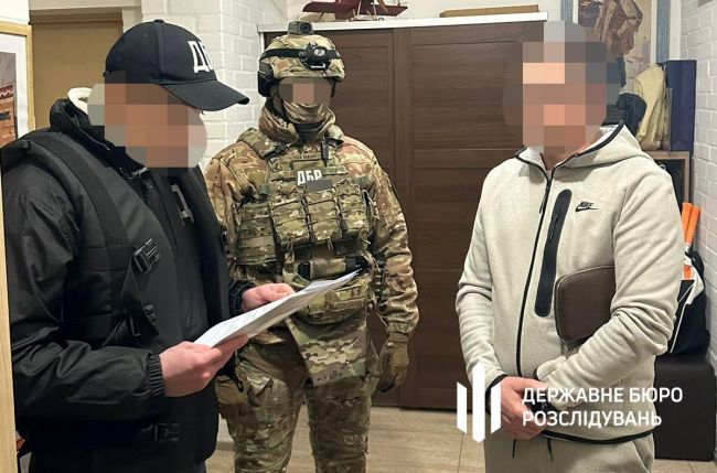 За матеріалами ДБР повідомлено про підозру нардепу, який організував своїм знайомим незаконне переправлення через кордон під виглядом «водіїв»