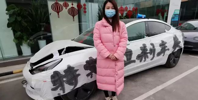 Ілон Маск відсудив 23 тисячі доларів у жінки, яка стверджувала, що у Tesla відмовили гальма