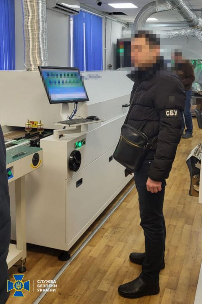 СБУ затримала топменеджерів одеської компанії, яка поставляла в росію обладнання для електромереж військових баз рф