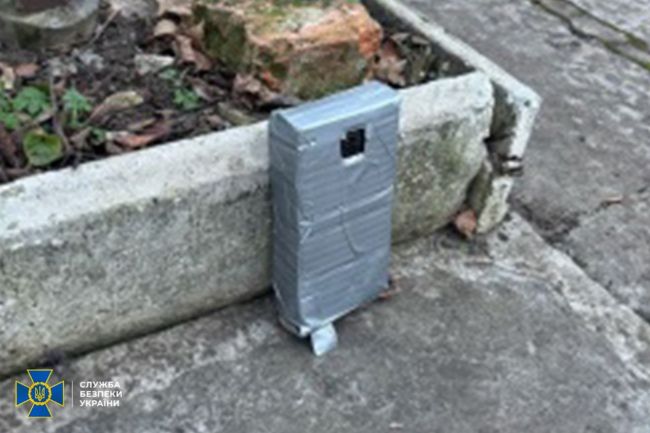 СБУ та Нацполіція затримали агентурну групу рф, яка на замовлення російських спецслужб підірвала кур’єра з вибухівкою біля ТЦК у Кам’янці-Подільському