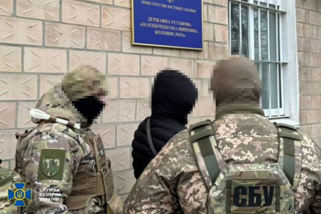 СБУ та ДБР затримали на Київщині агента рф, який «зливав» до фсб дані про ексзасуджених, що воюють за Україну
