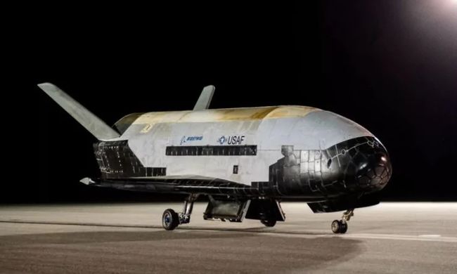 Космічні сили США вперше показали знімок секретного літака X-37B на орбіті