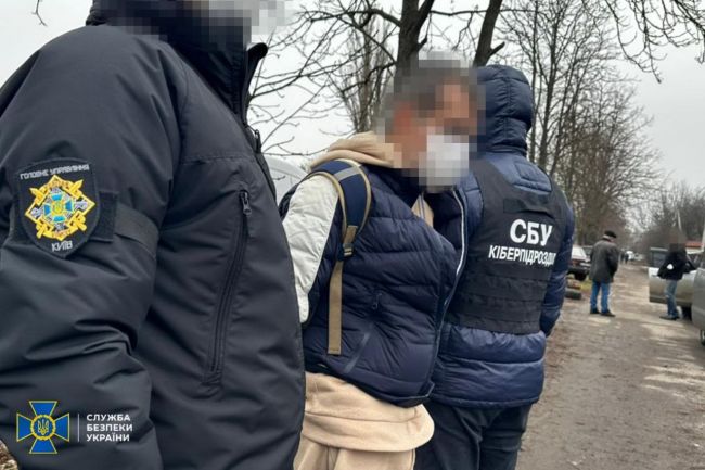 СБУ затримала агентурну групу фсб, яка на замовлення рф коригувала ракетні удари по трьох регіонах України