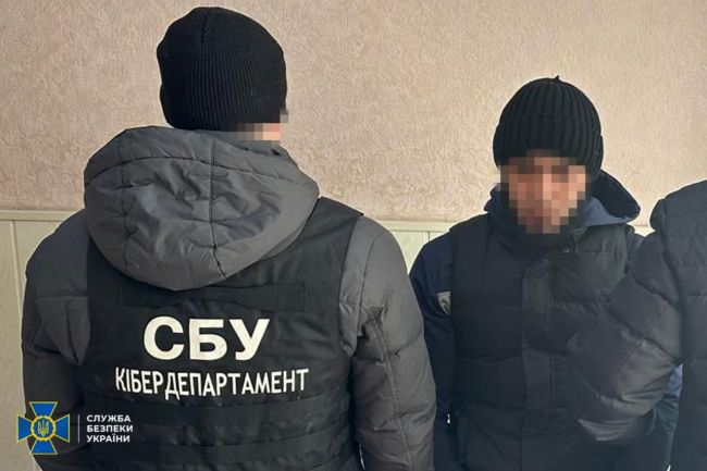 СБУ затримала групу підпалювачів, які на замовлення фсб нищили військові авто на Дніпропетровщині