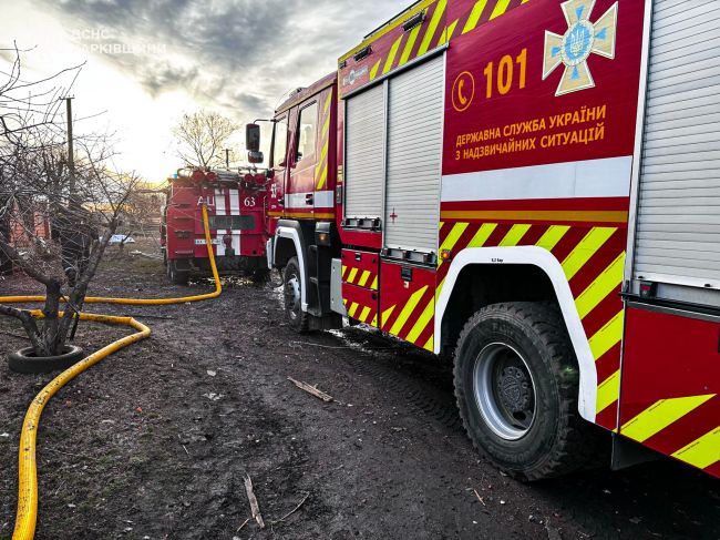 Харківщина: ворог завдав масованого удару керованими авіабомбами по прифронтовому селищу, є загиблий та постраждалі (ФОТО)