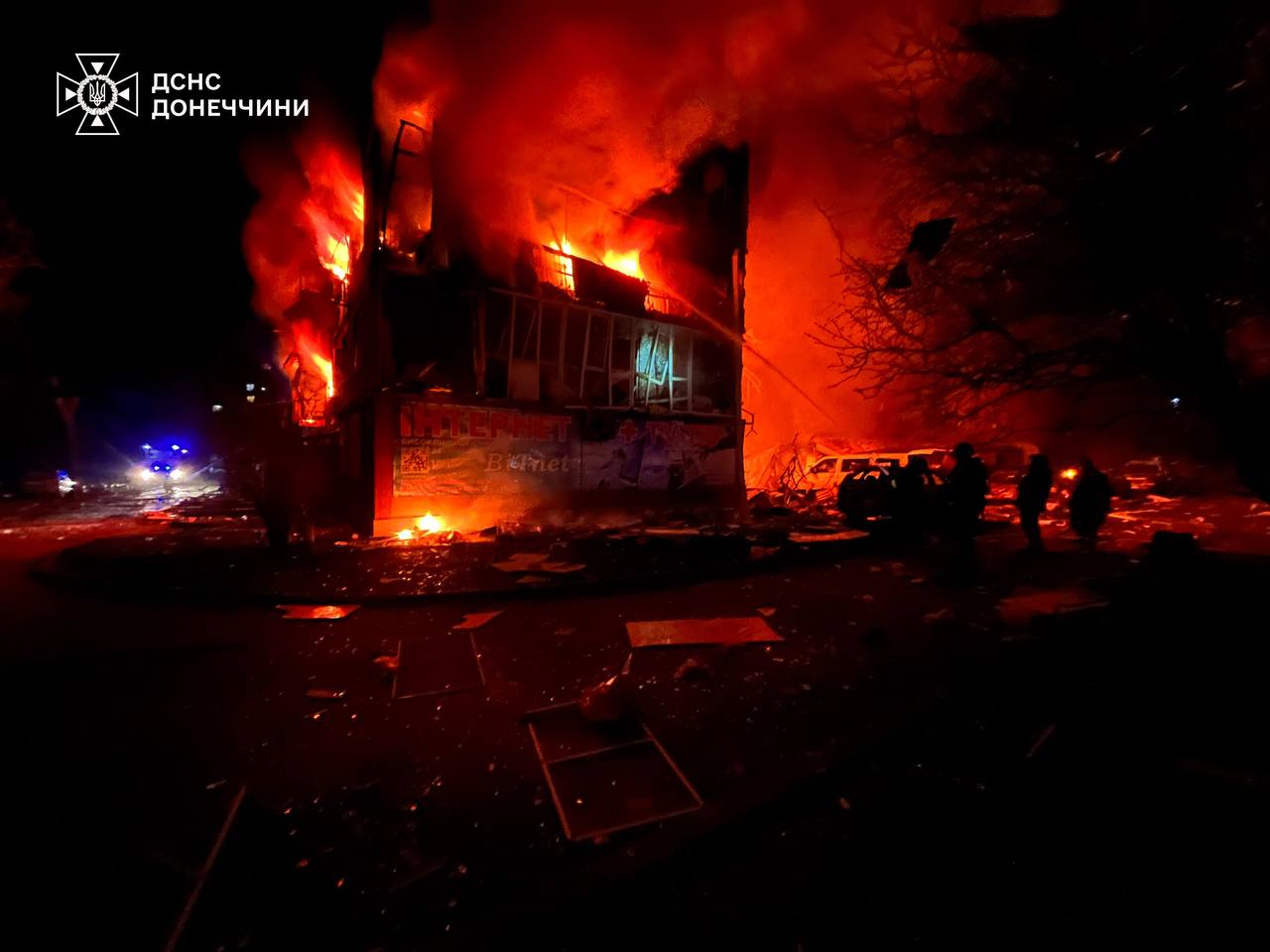 Внаслідок обстрілу Добропілля на Донеччині щонайменше 11 людей загинуло, 30 — отримали поранення — ДСНС