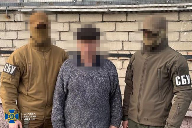 СБУ та Нацполіція затримали двох поплічників рф, які допомагали рашистам під час окупації правобережжя Херсонщини