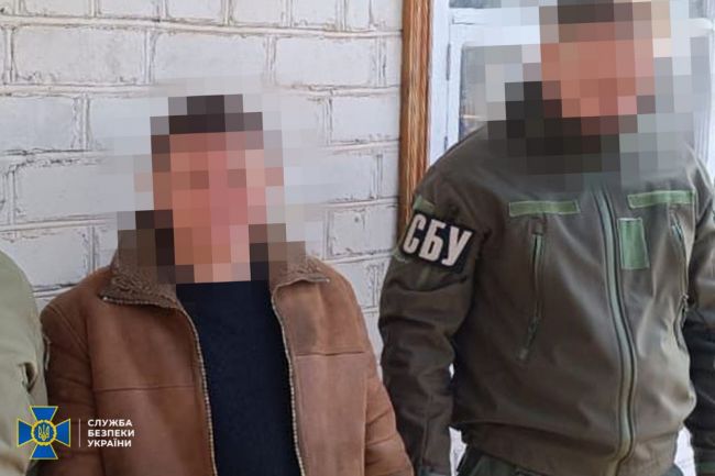 СБУ та Нацполіція затримали двох поплічників рф, які допомагали рашистам під час окупації правобережжя Херсонщини