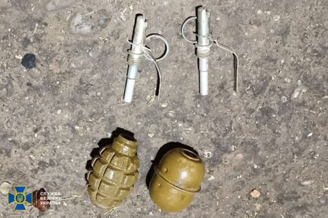 СБУ та Нацполіція затримали двох поплічників рф, які допомагали рашистам під час окупації правобережжя Херсонщини