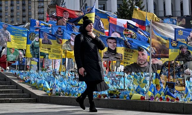 Bloomberg: Белый дом пока не согласился ограничивать помощь Украине по требованию путина