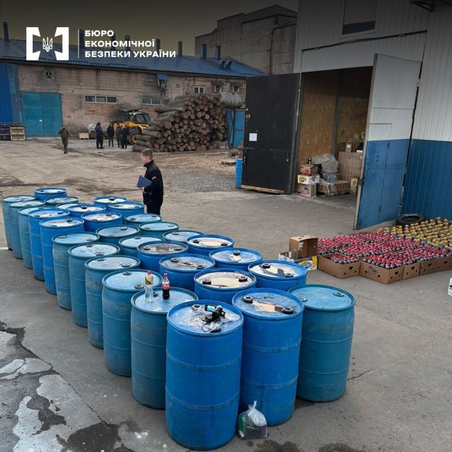 Священики на Київщині «гнали» підпільне вино – у них вилучили 20 тис (!) літрів фальсифікату, – БЕБ