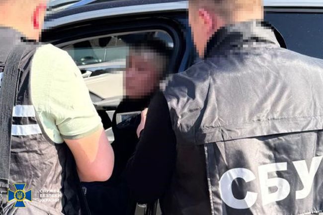 СБУ та Нацполіція затримали очільника митного поста на Львівщині, який «кришував чорний імпорт» електроніки в Україну