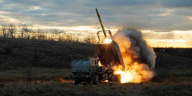 Для систем HIMARS створюють нові боєприпаси меншого калібру: у чому суть рішення