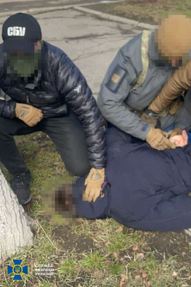 СБУ затримала на Сумщині заступника директора навчального закладу, який «зливав» рашистам локації ЗСУ