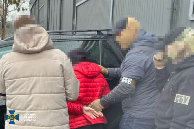 СБУ і ДБР затримали на хабарі одного з керівників податкової служби Сумської області
