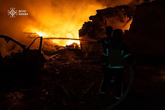 Вночі росіяни атакували Миколаїв «шахедами» — відомо про 10 поранених. Вночі росіяни атакували Миколаїв «шахедами» — відомо про 10 поранених.