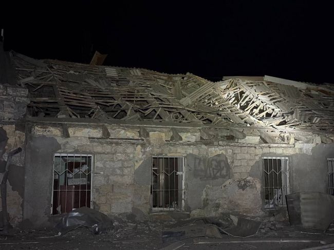 Росія продовжує обстріли українських міст і сіл. Ось наслідки ударів у ніч на 14 квітня.