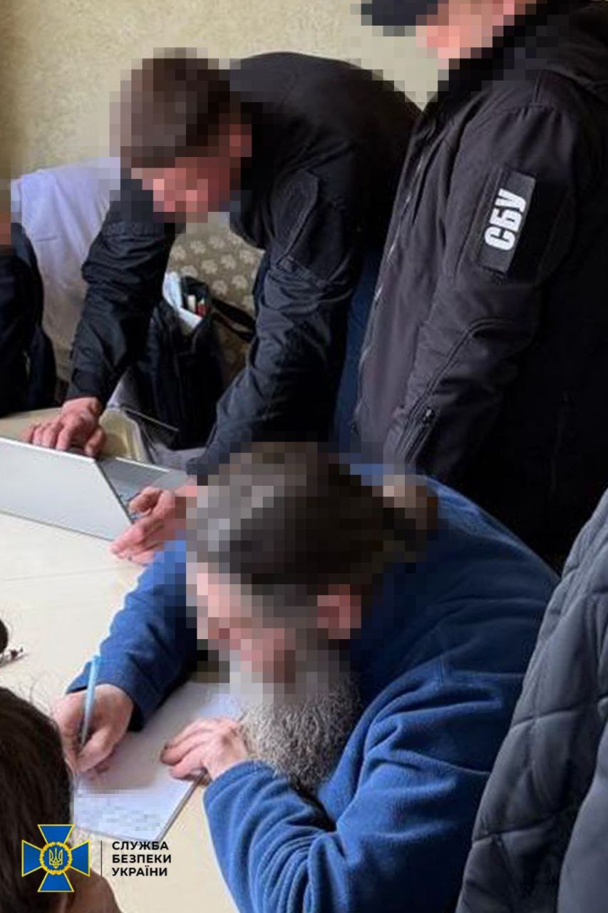 СБУ та Нацполіція викрили настоятеля храму УПЦ (МП), який «приватизував» церкву на Київщині СБУ та Нацполіція викрили настоятеля храму УПЦ (МП), який «приватизував» церкву на Київщині