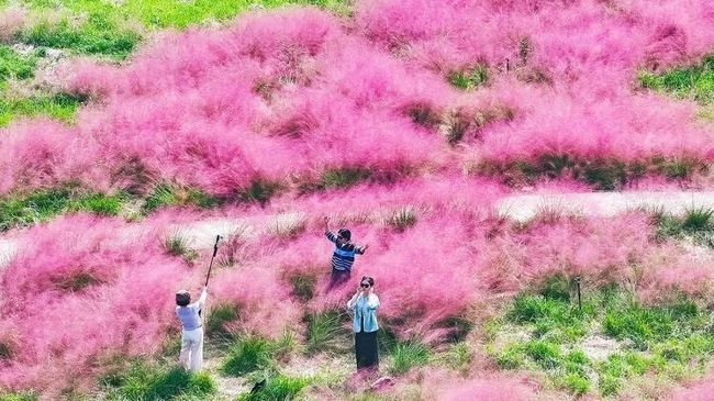 У Китаї офісних працівників закликають менше працювати — це покращить економіку