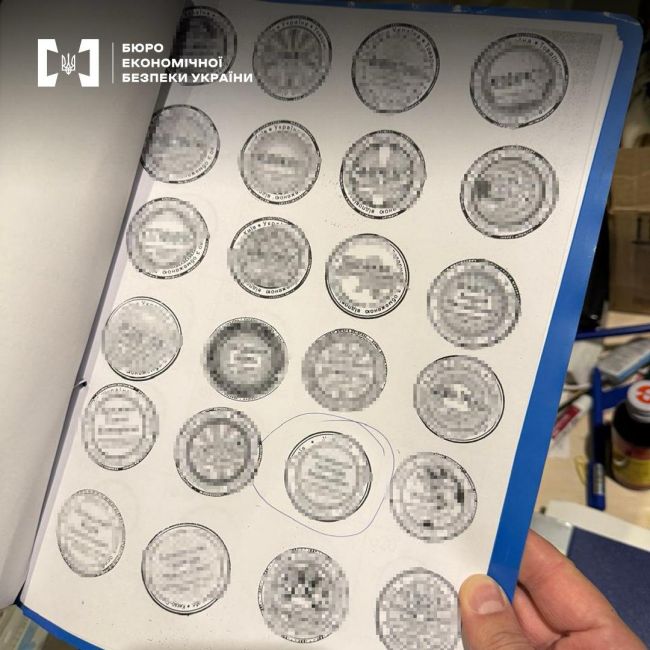 Детективи ТУ БЕБ у Чернівецькій області завершили досудове розслідування у справі щодо незаконного ввезення автомобілів під виглядом гумдопомоги