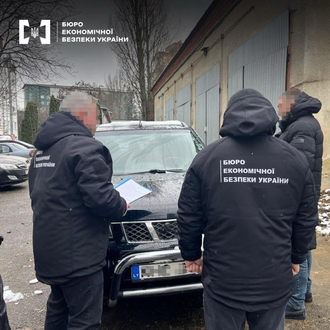 Детективи ТУ БЕБ у Чернівецькій області завершили досудове розслідування у справі щодо незаконного ввезення автомобілів під виглядом гумдопомоги