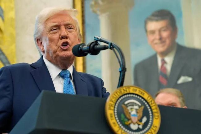 Трамп визнав, що його гігантські мита щодо Китаю доведеться знизити