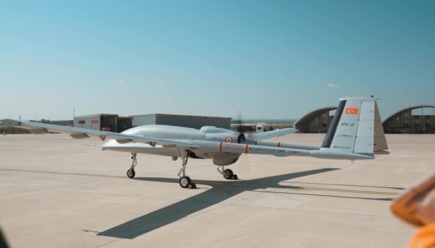 Ударний Bayraktar TB3 «навчився» автономним зльоту та посадці на кораблі