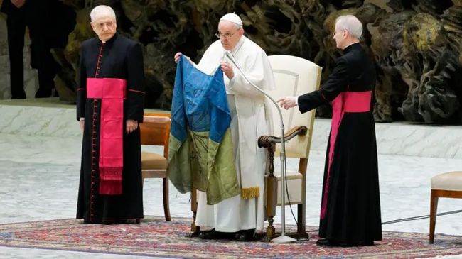 Українці сприймали Папу як лідера, що зупинить війну. Як і чому змінилося ставлення до понтифіка