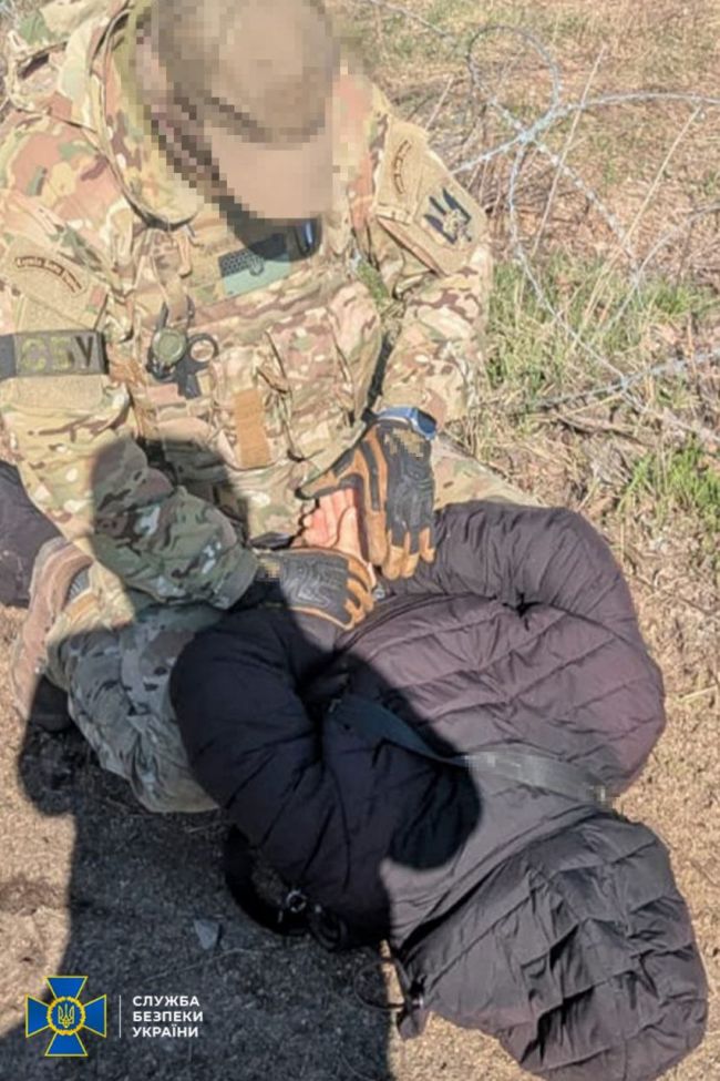 СБУ затримала російського шпигуна та його інформатора, які готували прорив ворожих ДРГ на Сумщину