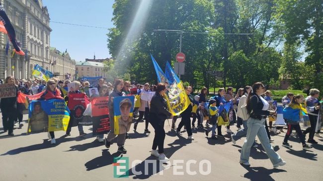 Мовчання вбиває: в центрі Львова масштабною акцією нагадали про полонених і зниклих безвісти військових