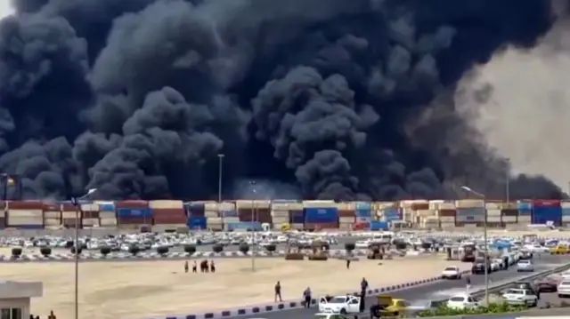 В іранському місті Бендер-Аббас оголошено надзвичайний стан у звязку з серйозною загрозою для здоровя населення після вибуху в порту Шахід Раджаї