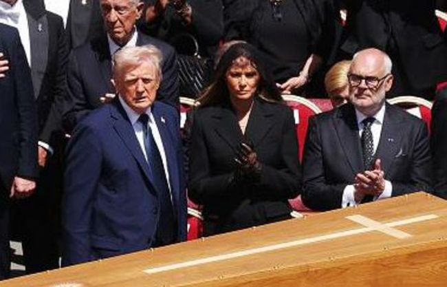 Зеленського звинуватили у порушенні дрес-коду на похороні Папи Римського, — The Daily Mail