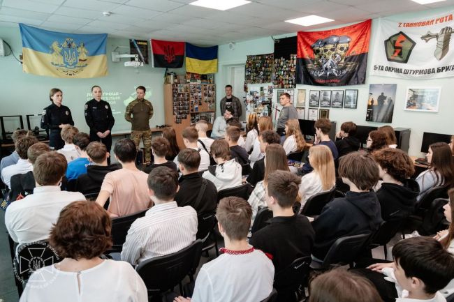 СБУ та Нацпол продовжують кампанію «Спали» ФСБшника» зустрічами зі школярами і студентами для протидії їх вербуванню спецслужбами рф