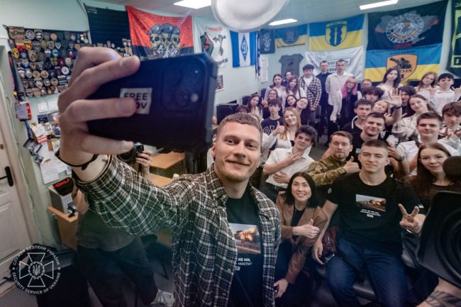 СБУ та Нацпол продовжують кампанію «Спали» ФСБшника» зустрічами зі школярами і студентами для протидії їх вербуванню спецслужбами рф СБУ та Нацпол продовжують кампанію «Спали» ФСБшника» зустрічами зі школярами і студентами для протидії їх вербуванню спецслужбами рф