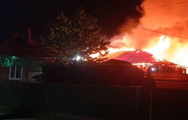 Яркая ночь на юге рф: Тамань горит, Анапа, Новороссийск благодарят ПэВэО, Крымский мост в тревожном ожидании