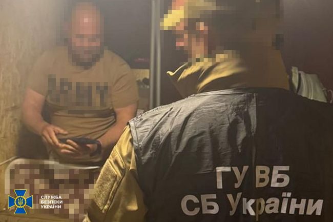 СБУ та ДБР затримали на Донеччині комбата, який «обклав даниною» бойові виплати своїх підлеглих