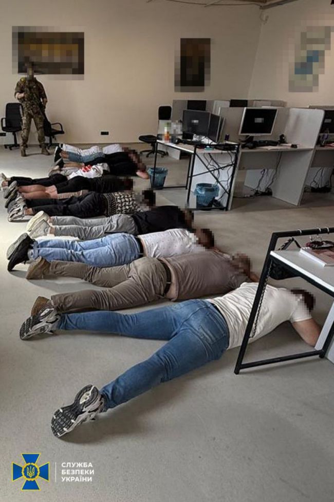 СБУ спільно з правоохоронцями Чехії викрила на Закарпатті кол-центр, який обкрадав громадян ЄС