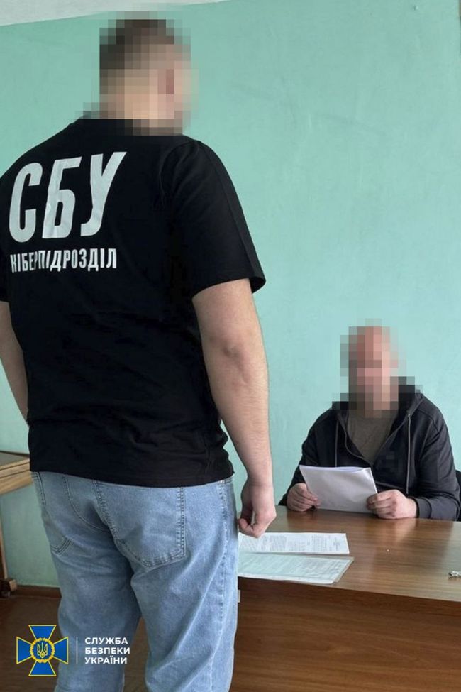СБУ та Нацполіція затримали інформатора рф, який шпигував за оборонцями Харкова та чекав на окупацію міста