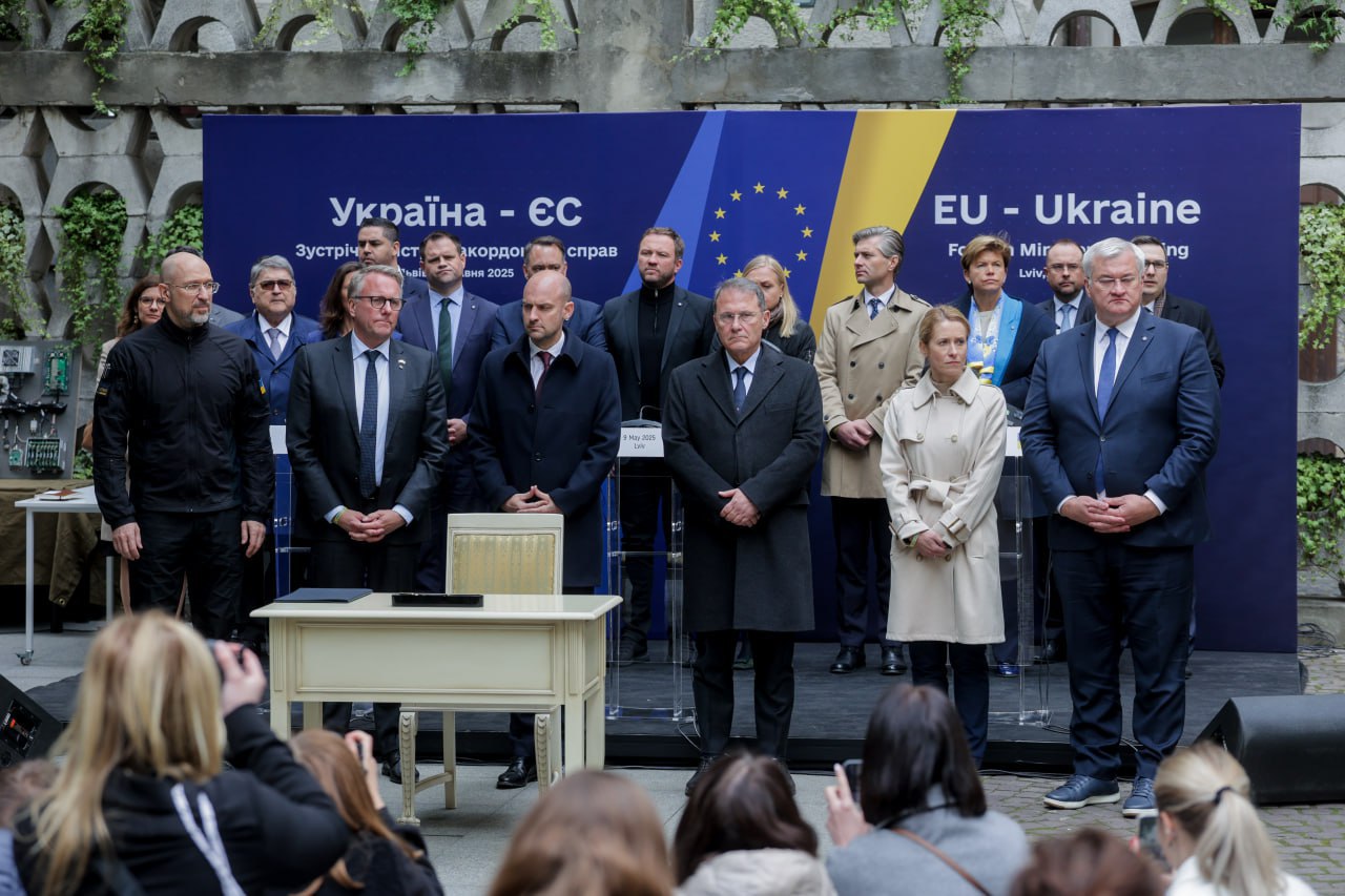 Денис Шмигаль: Сьогодні ЄС офіційно оголосив про намір виділити майже 1,9 мільярда євро на військову підтримку України