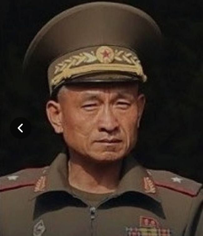 Ідентифіковані північнокорейські генерали, з якими вітався путін на своєму параді Ідентифіковані північнокорейські генерали, з якими вітався путін на своєму параді