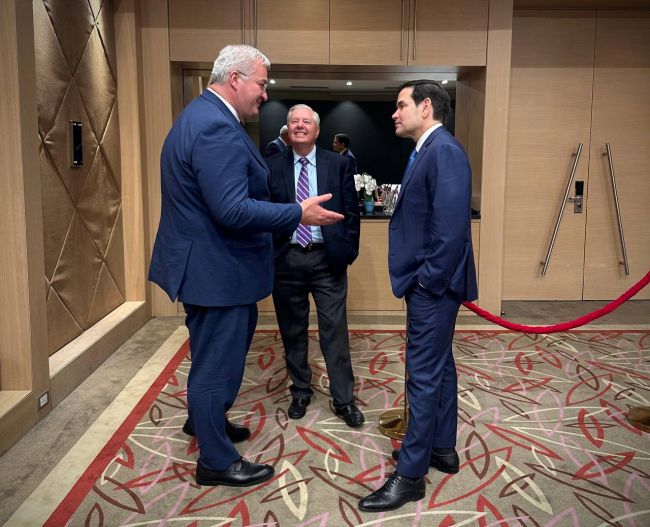 Андрій Сибіга провів зустріч з державним секретарем США Марком Рубіо та сенатором Ліндсі Гремом Андрій Сибіга провів зустріч з державним секретарем США Марком Рубіо та сенатором Ліндсі Гремом