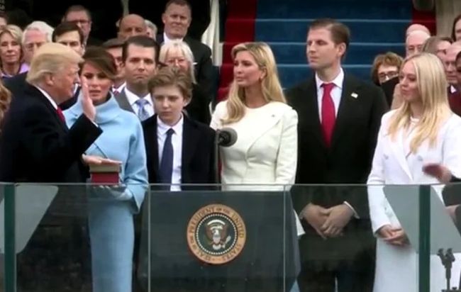 NYT: за останній місяць сім’я Трампа заробила близько $2 млрд