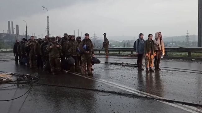 У травні 2022 року з Азовсталі вийшли близько 1400 азовців