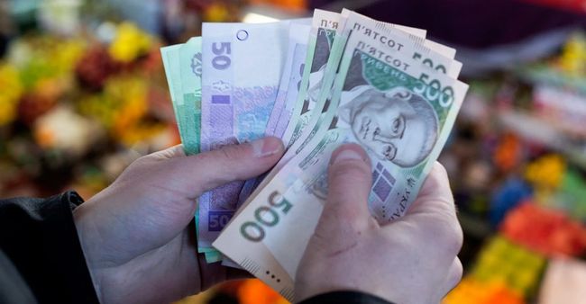 Пенсії ВПО, які не знімали гроші з карток понад рік, більше не зберігатимуть в Ощадбанку