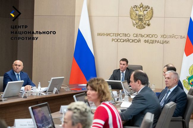 На ТОТ — повернення до СРСР. Окупанти контролюють кожен гектар