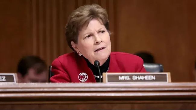 Рубио отбивается в Сенате от нападок демократки Джин Шахин, которая требует давить на россию и поставлять оружие Киеву Рубио отбивается в Сенате от нападок демократки Джин Шахин, которая требует давить на россию и поставлять оружие Киеву